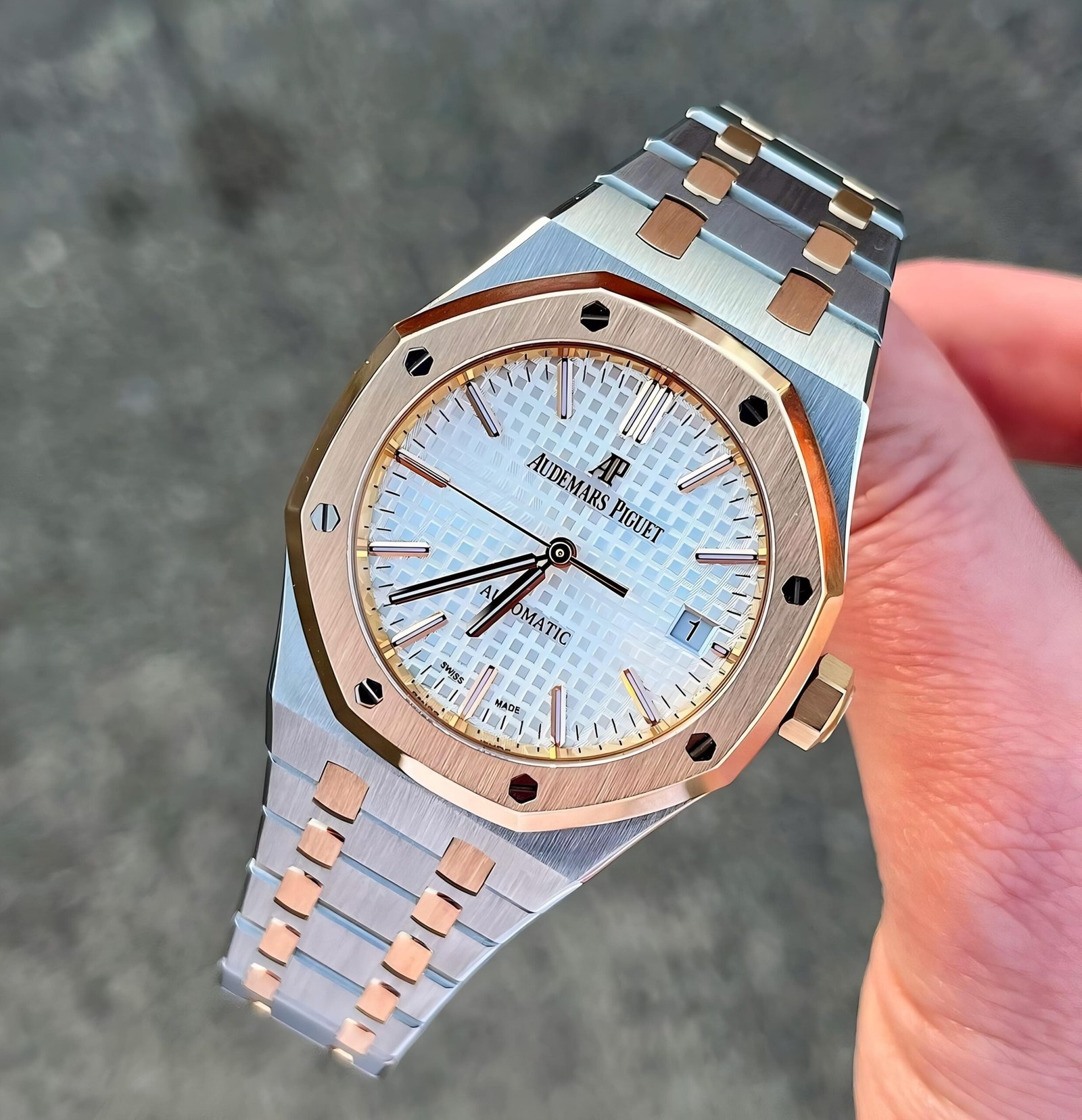 AUDEMARS PIGUET ROYAL OAK SELFWINDING ROSE GOLD SILVER DIAL RARE 15400SR.OO.1220SR.01 | – | 41MM_0 AUDEMARS PIGUET ROYAL OAK SELFWINDING ROSE GOLD SILVER DIAL RARE 15400SR.OO.1220SR.01 | – | 41MM